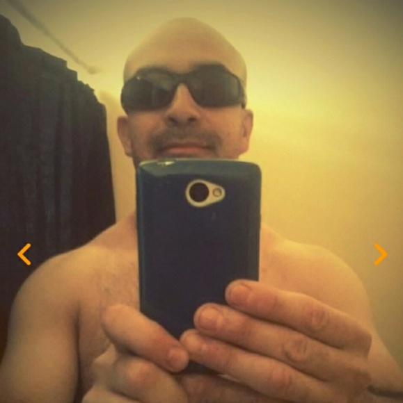 Meet your Posher, Licenciado - Picture 2 of 2